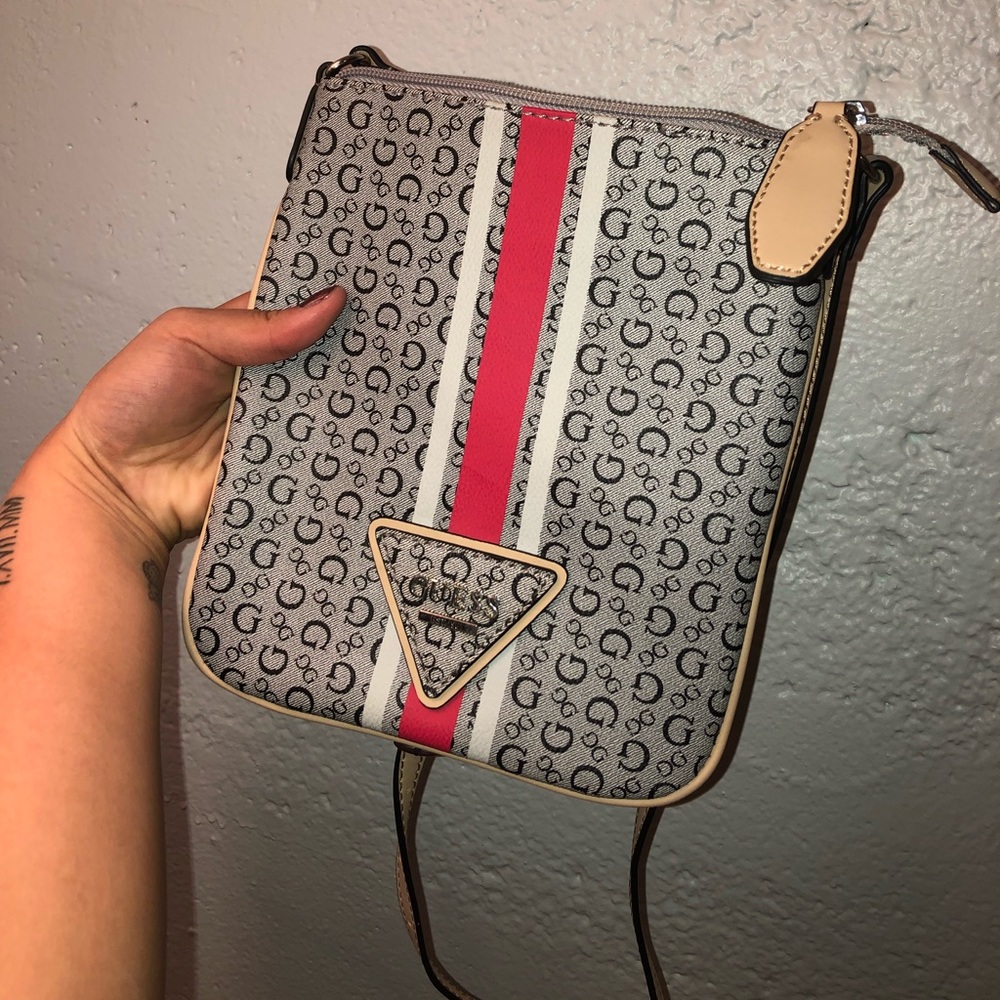 Vintage Guess crossbody bag